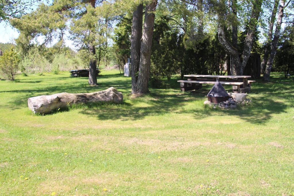 Ala-Laugu Holiday Home Leisi Dış mekan fotoğraf